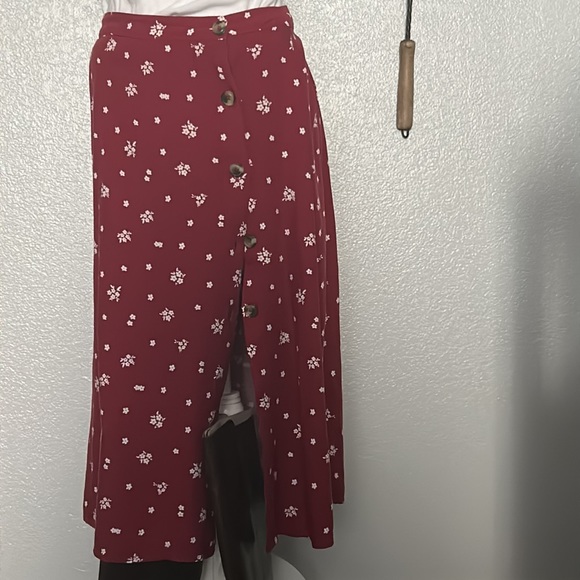 The Drop. Charlotte Bridgeman. Side button floral skirt. - Picture 8 of 9